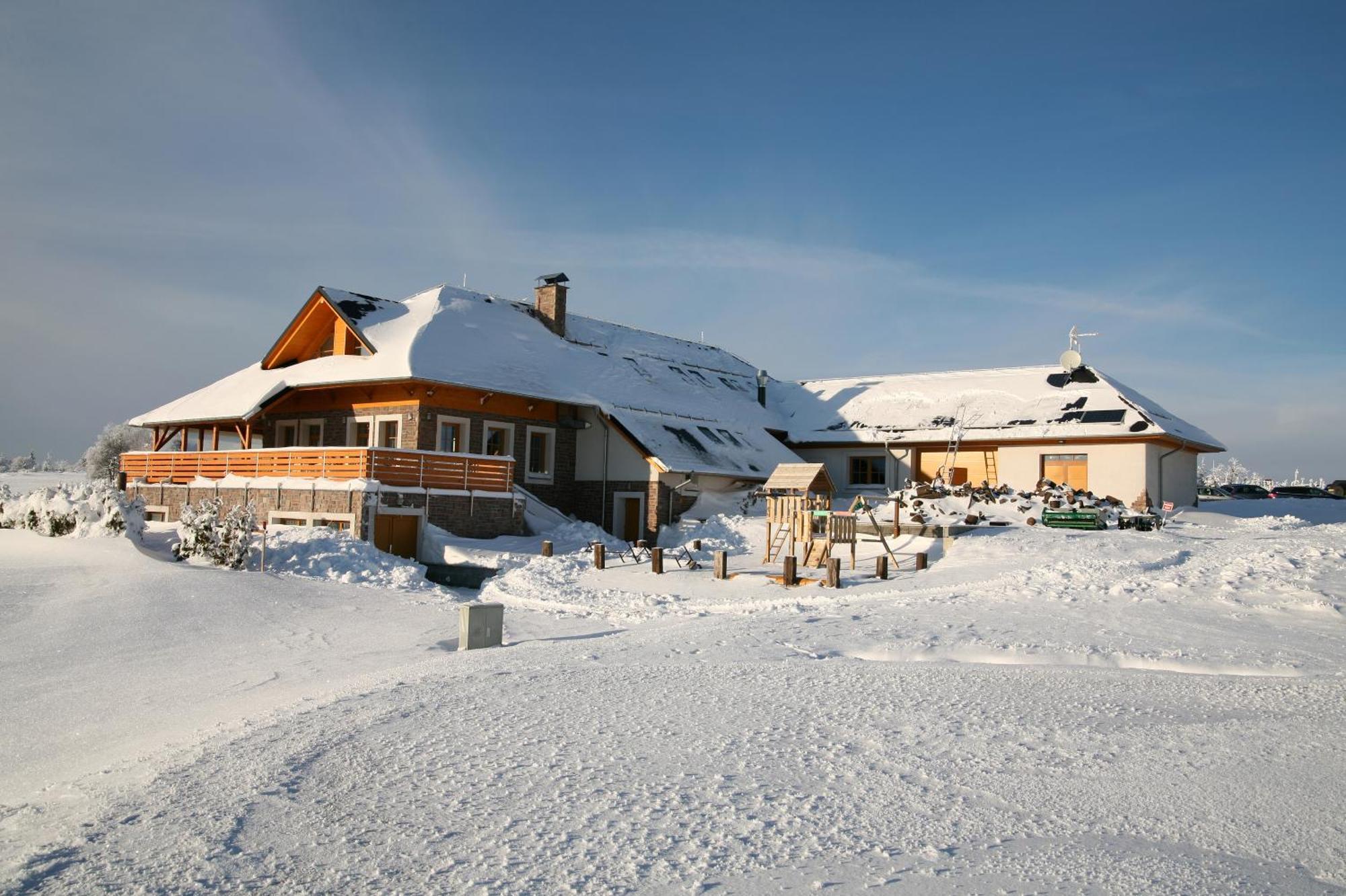 Hotel Krusnohorsky Dvur Cinovec Екстер'єр фото
