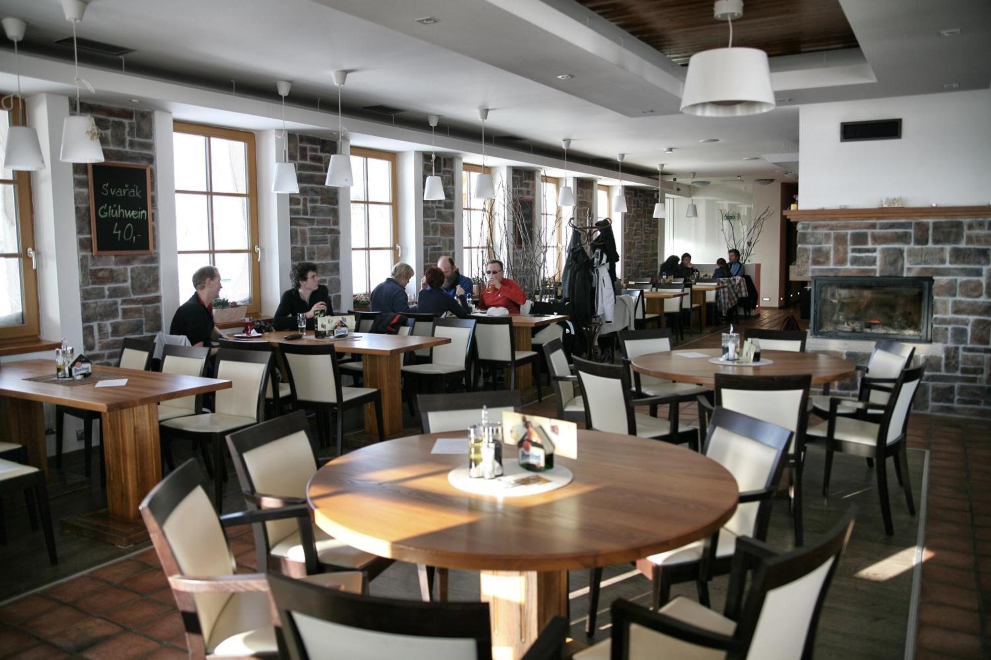 Hotel Krusnohorsky Dvur Cinovec Екстер'єр фото