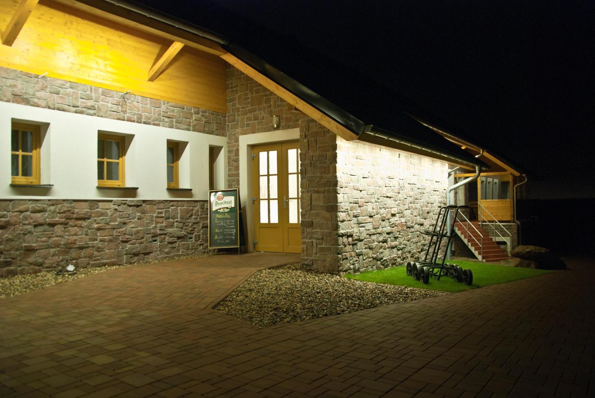 Hotel Krusnohorsky Dvur Cinovec Екстер'єр фото
