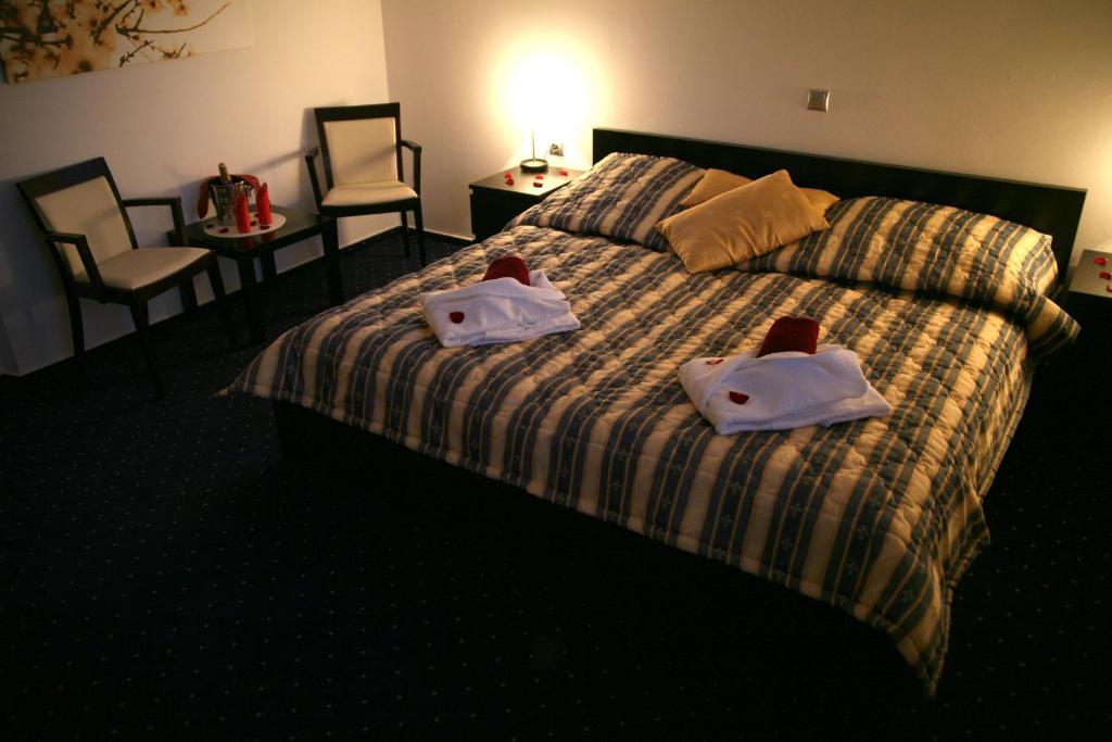 Hotel Krusnohorsky Dvur Cinovec Екстер'єр фото