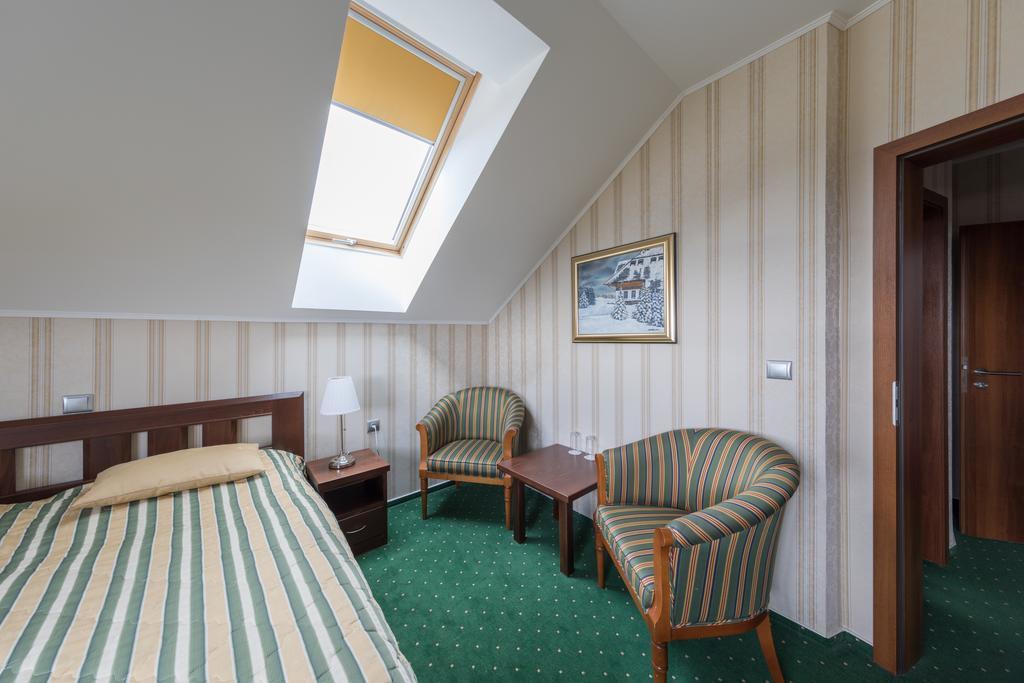 Hotel Krusnohorsky Dvur Cinovec Екстер'єр фото