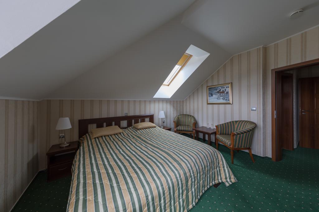 Hotel Krusnohorsky Dvur Cinovec Екстер'єр фото